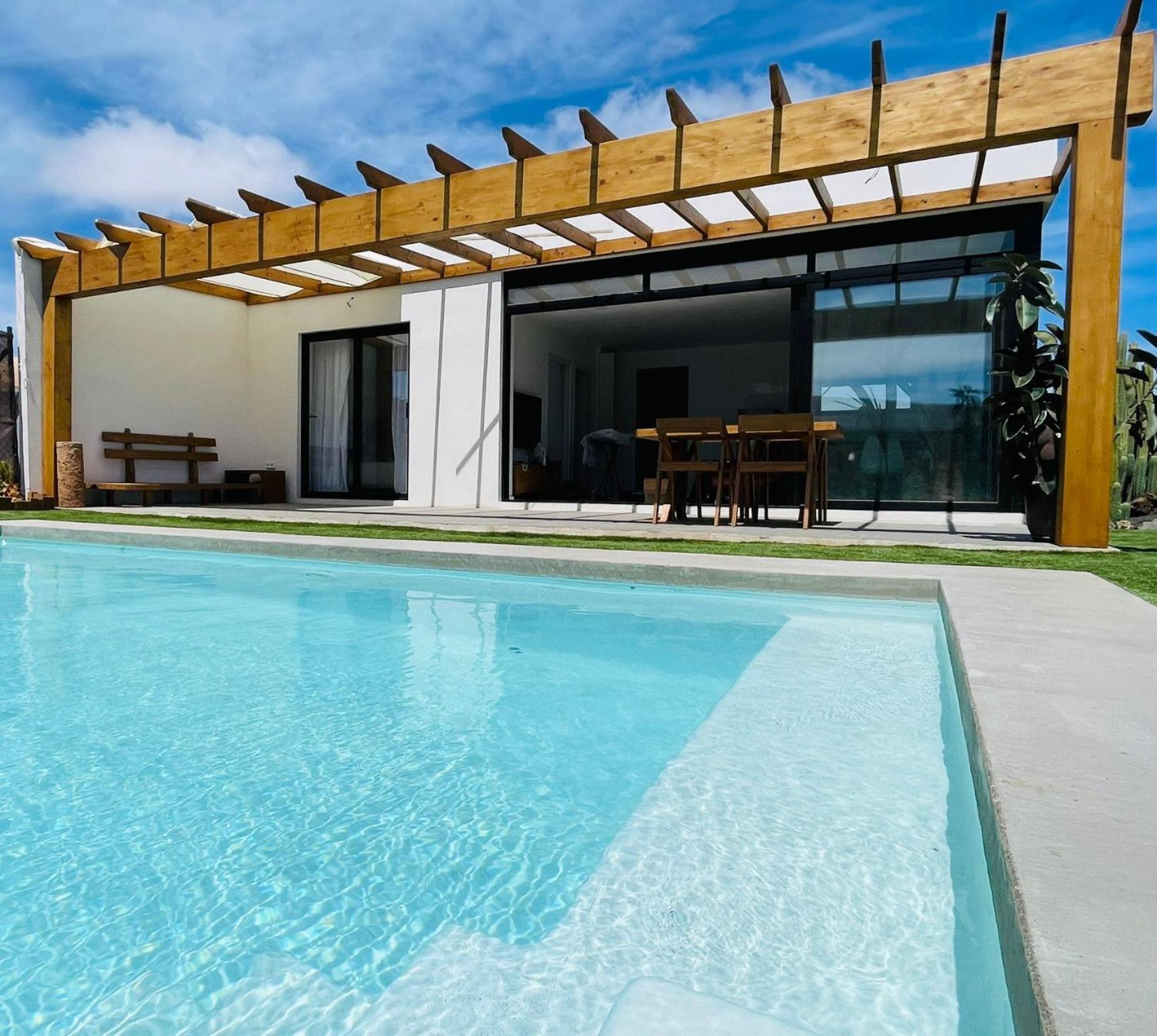 + Piscina Independiente Villa
